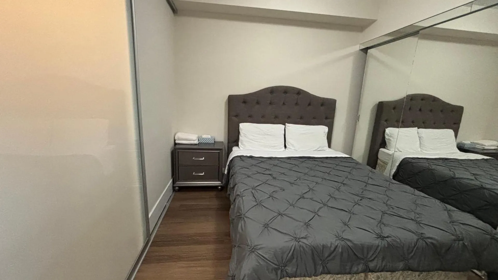 Downtown Suites With Pool And Free Parking Toronto Canada