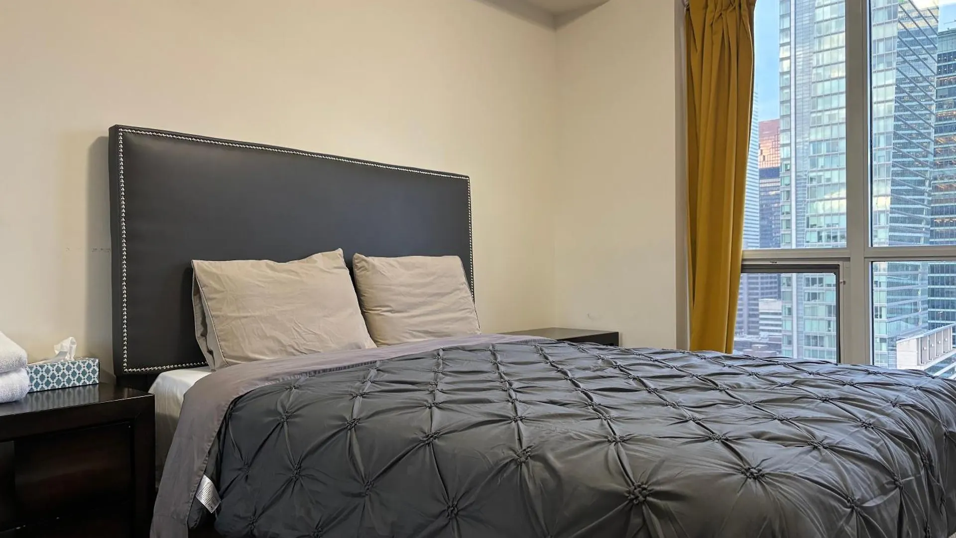 Downtown Suites With Pool And Free Parking Toronto
