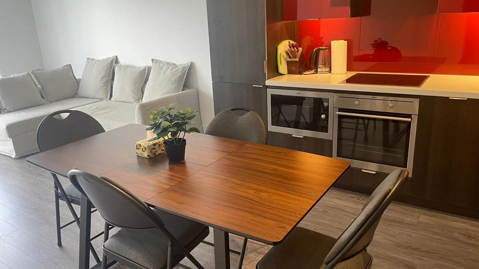 Apartment Downtown Suites With Pool And Free Parking Toronto Canada