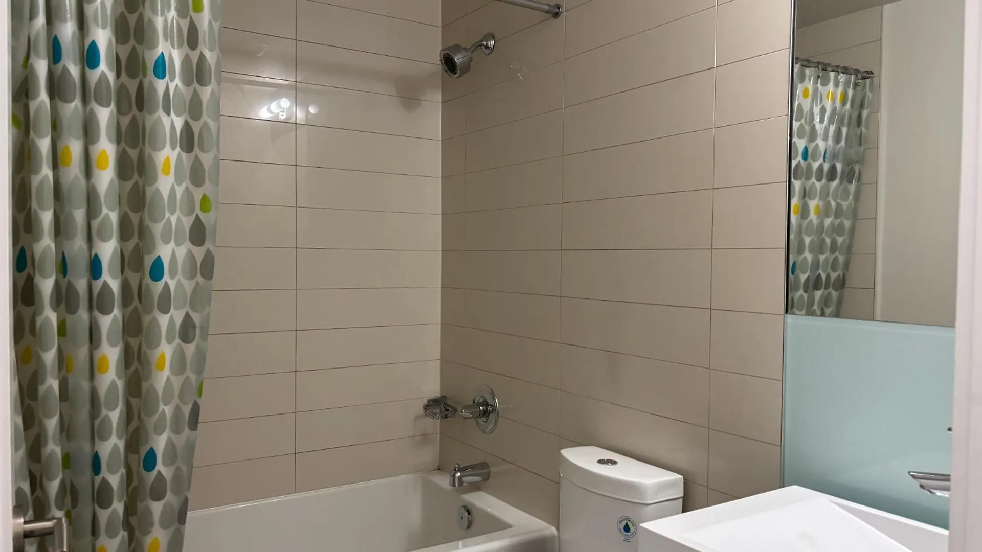 Apartment Downtown Suites With Pool And Free Parking Toronto