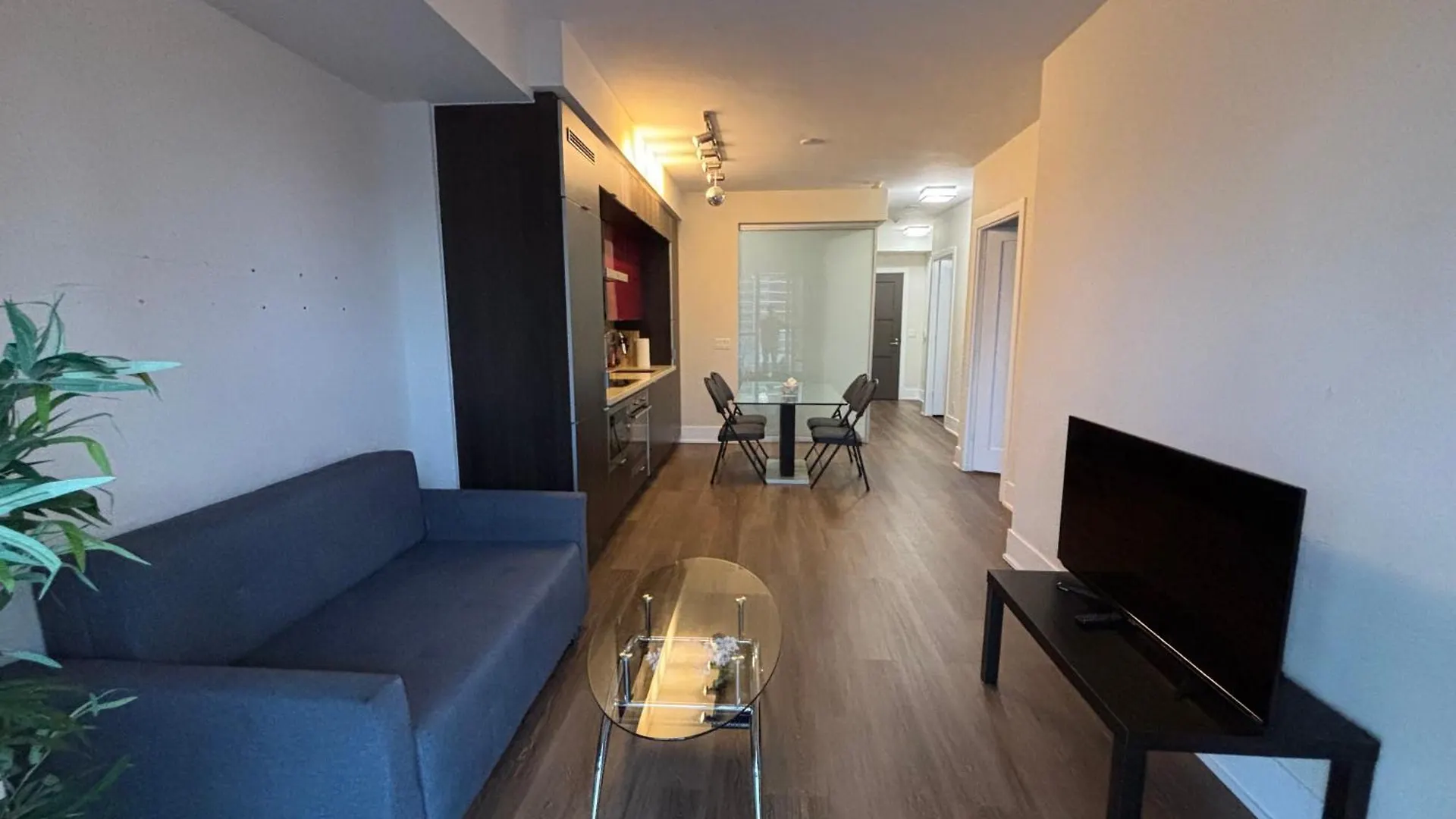 Downtown Suites With Pool And Free Parking Toronto