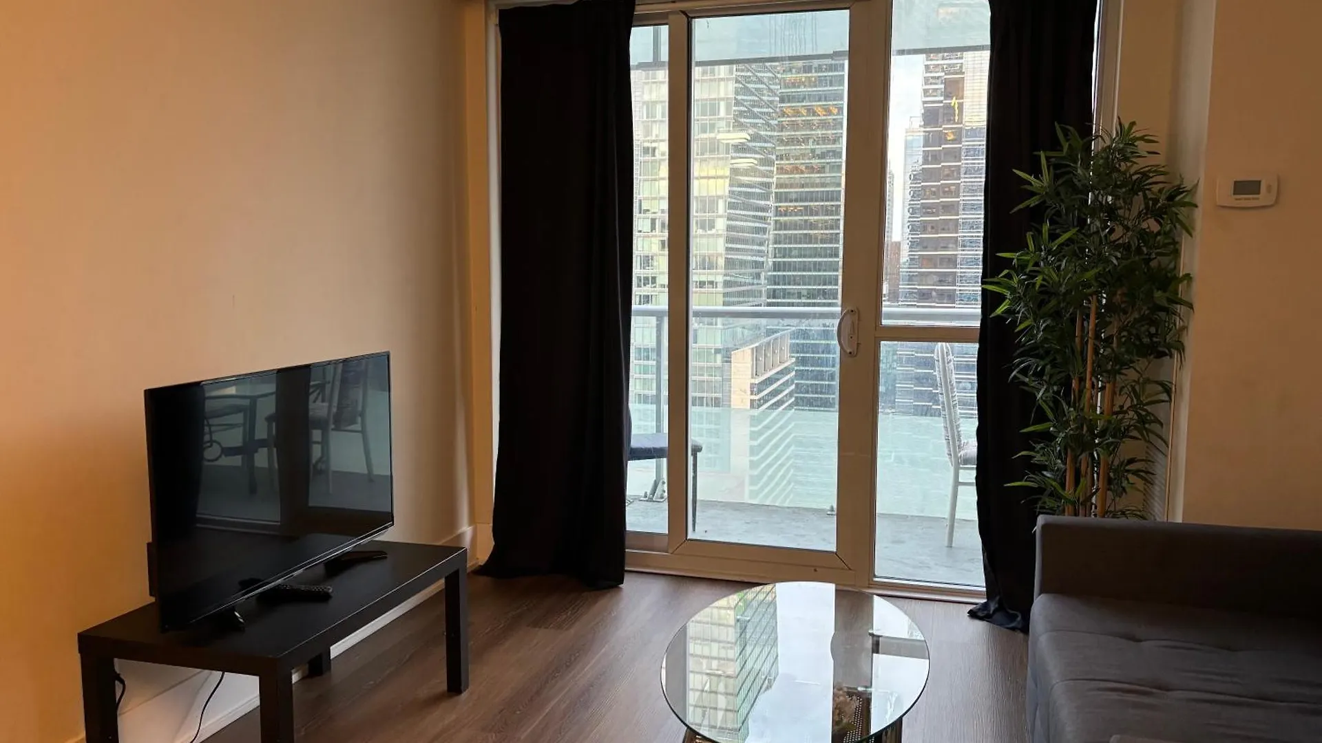 Downtown Suites With Pool And Free Parking Toronto 0*,