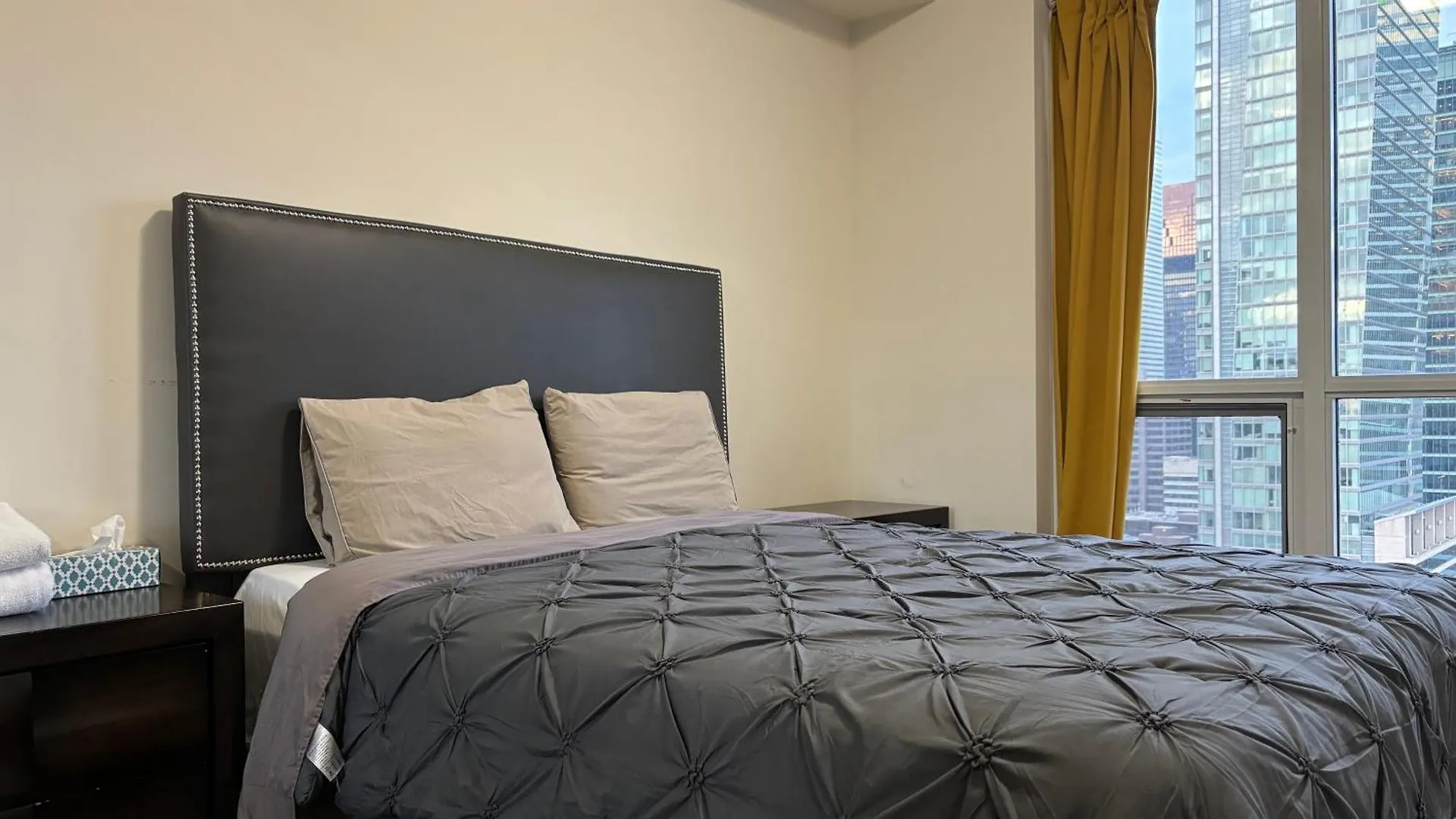 Downtown Suites With Pool And Free Parking Toronto