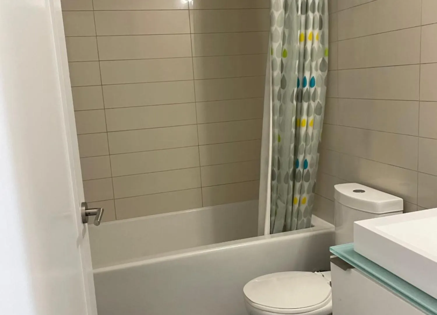 Downtown Suites With Pool And Free Parking Toronto Canada