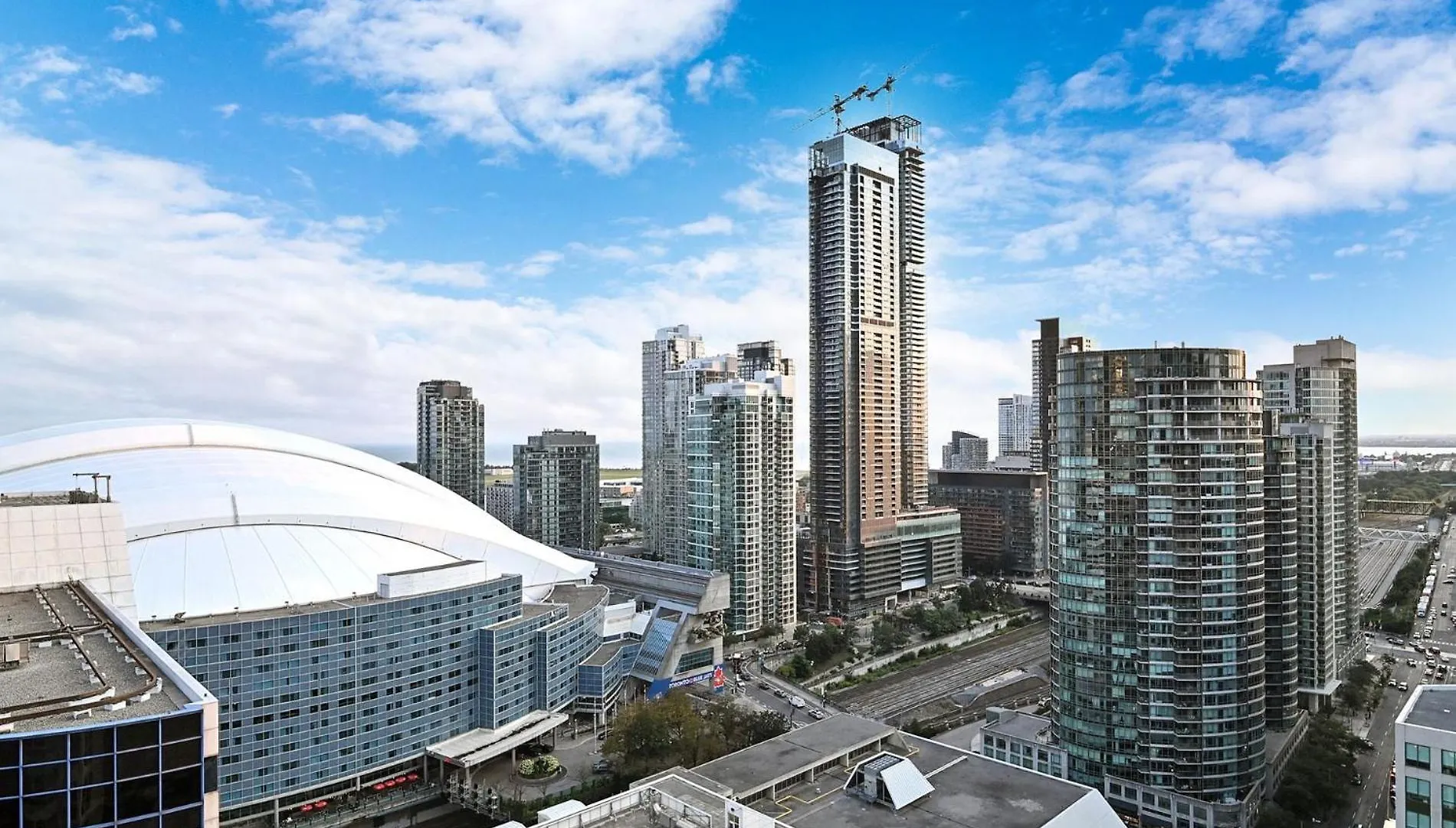 Downtown Suites With Pool And Free Parking Toronto