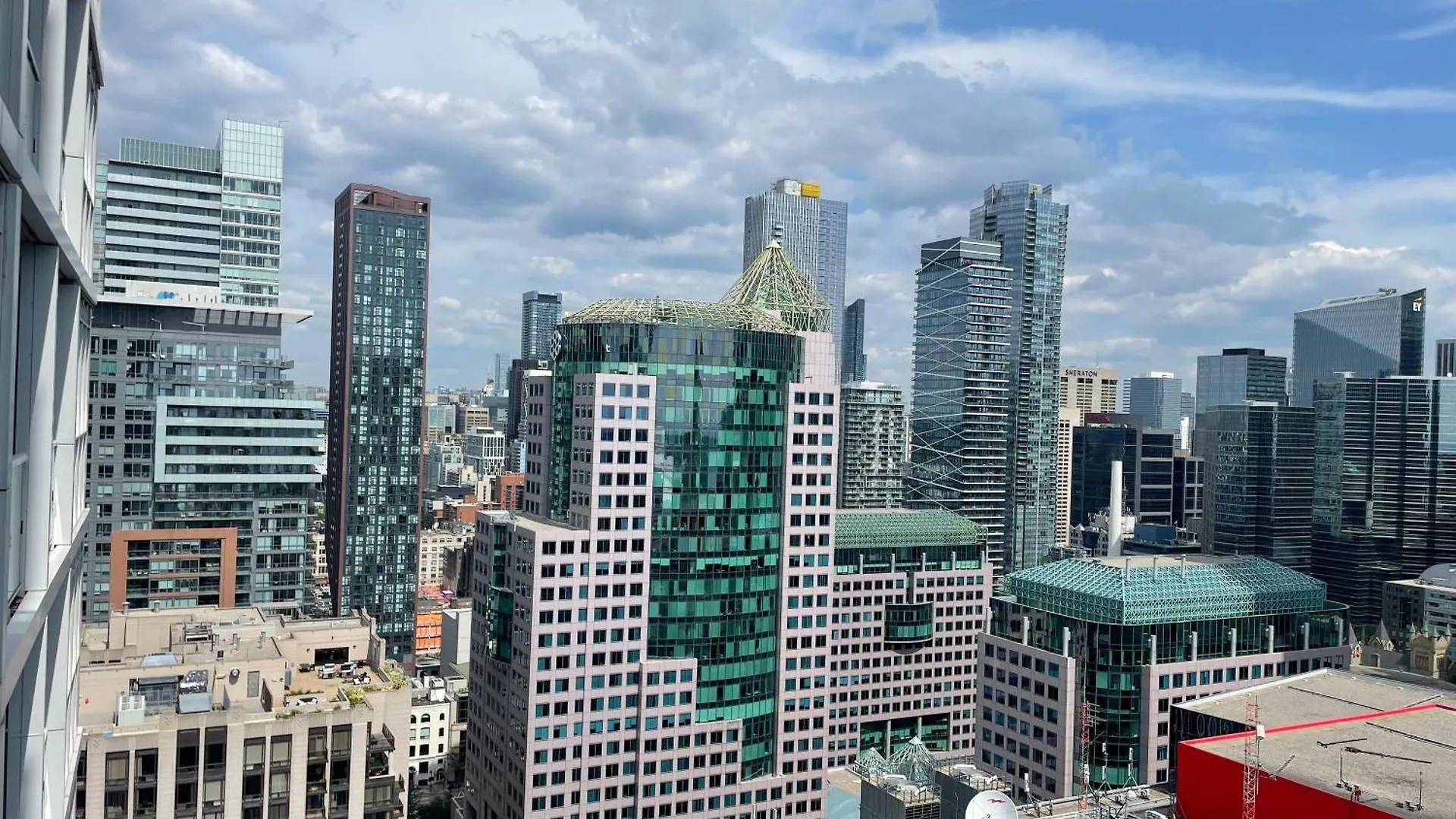 Apartment Downtown Suites With Pool And Free Parking Toronto Canada